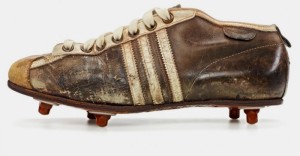 Adidas Argentinia, 1953 год, 436 грамм. Эти бутсы использовались на Чемпионате мира по футболу 1954 года в Швейцарии.