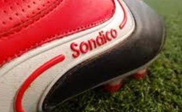 Бутсы Sondico начинались с перчаток