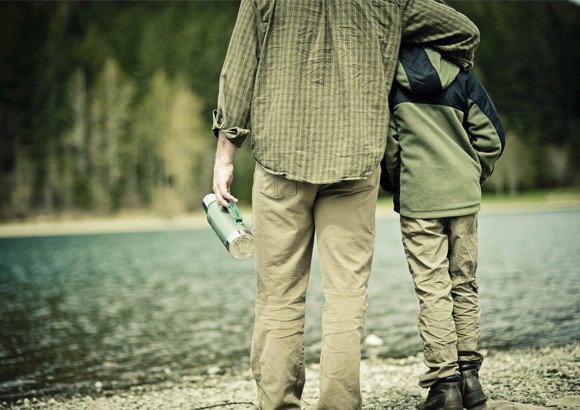 stanley-vacuum-flask-1L-fishing-trip-lifestyle_1024x1024