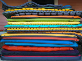 Pumps for travel air mattresses